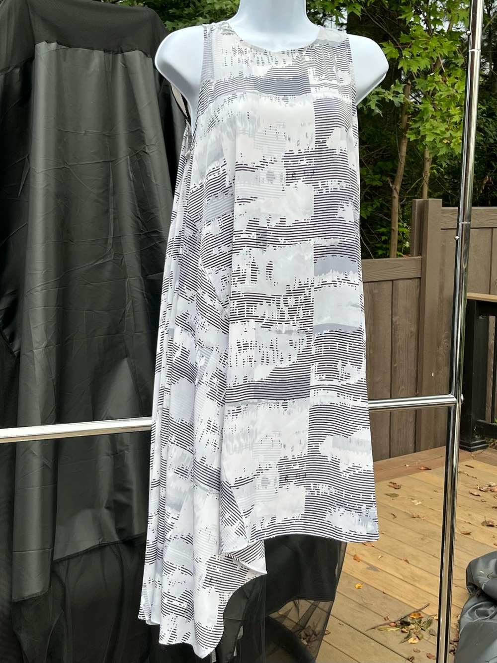 16A: Alfani Sleeveless White & Gray Patterned Asymmetric Swing Dress- comfy!